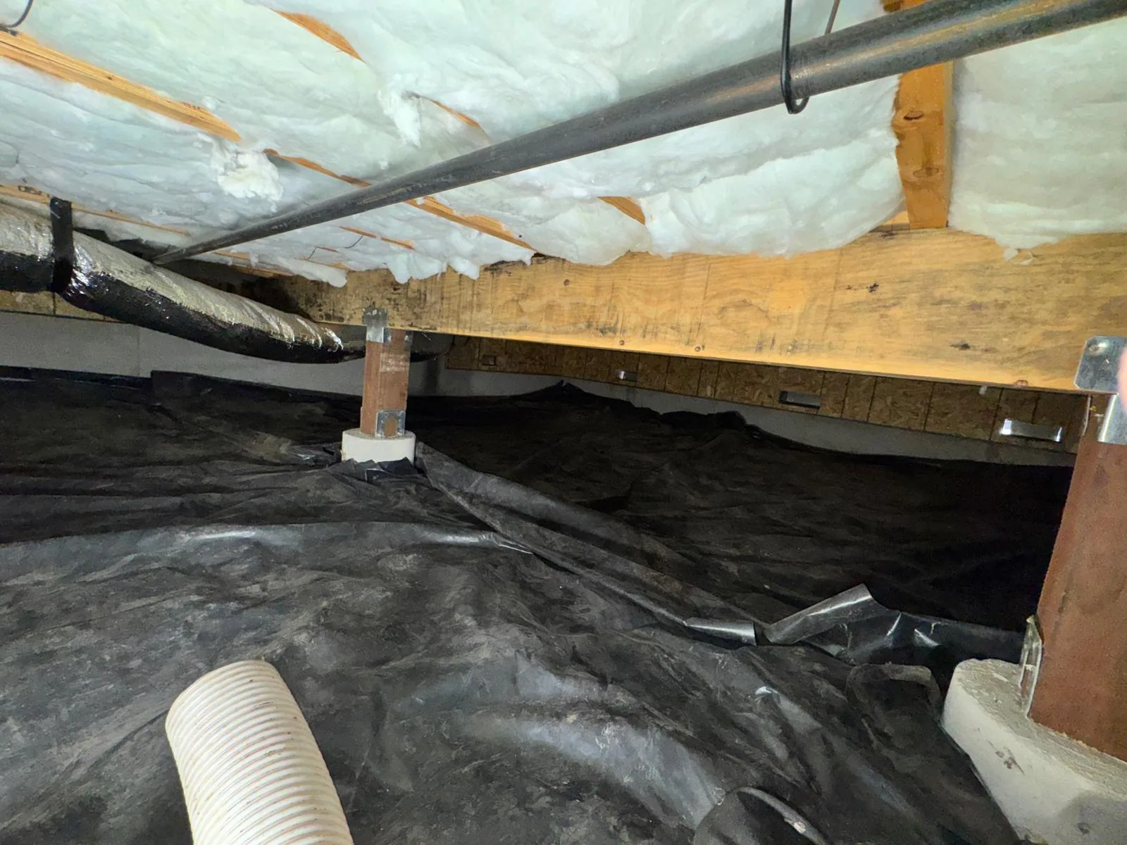 Completed crawlspace encapsulation with protective vapor barrier